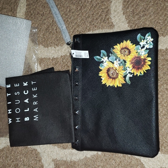 Pouch / wristlet
